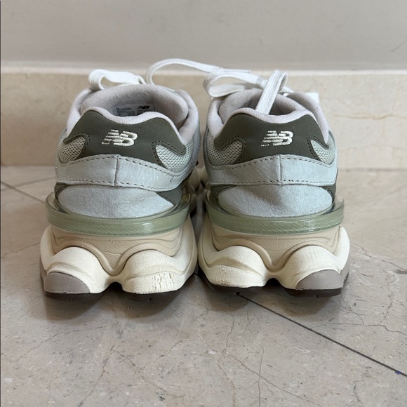 New balance 9060 women’s size 8 - Picture 3 of 8